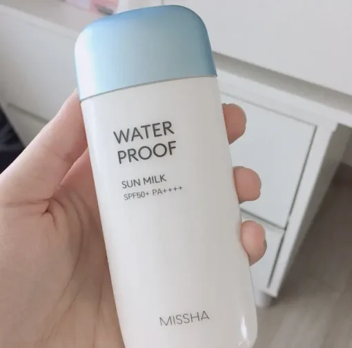 Missha-All-Around-Safe-Block-Waterproof-Sun-Milk-in-hand-1