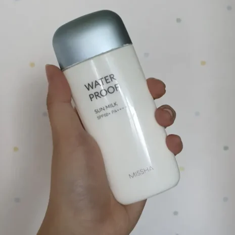 Missha-All-Around-Safe-Block-Waterproof-Sun-Milk-in-hand Missha-All-Around-Safe-Block-Waterproof-Sun-Milk-in-hand