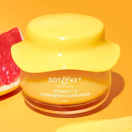 Dot & Key Vitamin C + E Super Bright Moisturizer (60ml) Dot & Key Vitamin C + E Super Bright Moisturizer (60ml)
