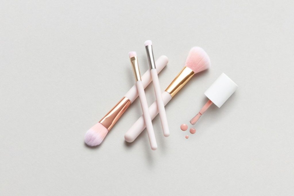 Makeup Brushes: Types, Uses, Benefits &Amp; Care Guide 3 Benefits of Using Makeup Brushes