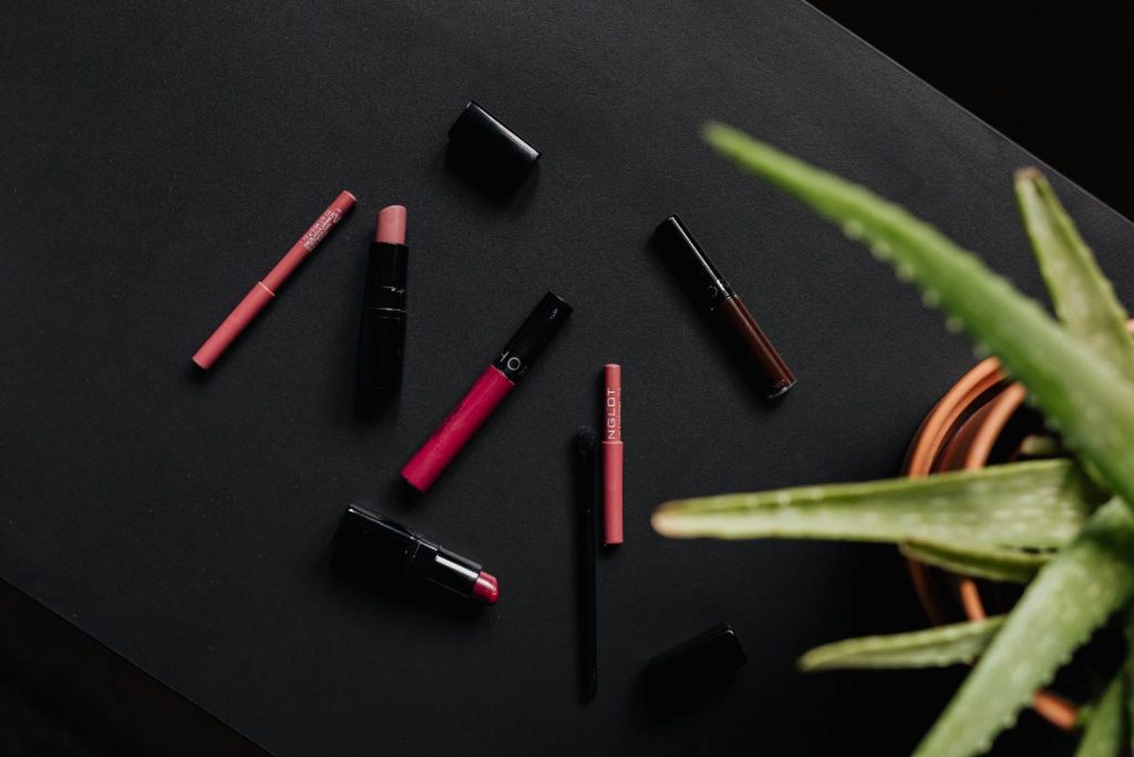 Lip Gloss Vs Lip Liner Vs Lip Tint: 2026 Beauty Guide 3 Lip Gloss and Lip Tint